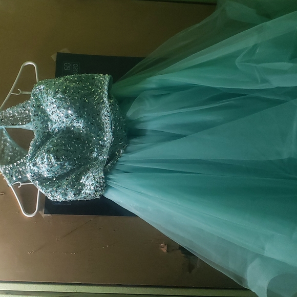 Too small only worn once - Picture 2 of 2